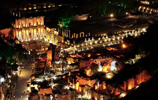 Efes Antik Kenti'nde gece müzeciliği başladı