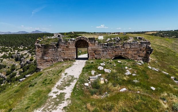 Uşak'ta gizemli kutsal alan gün yüzüne çıkıyor