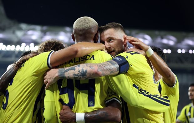 Fenerbahçe perdeyi açtı