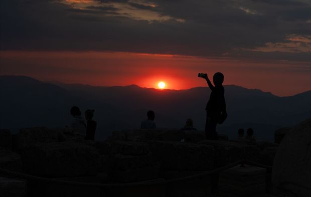 Nemrut Dağı'nda gün batımı yoğunluğu