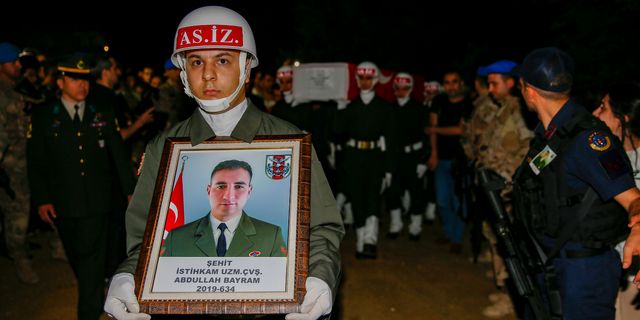 Şehit Uzman Çavuş Diyarbakır'da son yolculuğuna uğurlandı