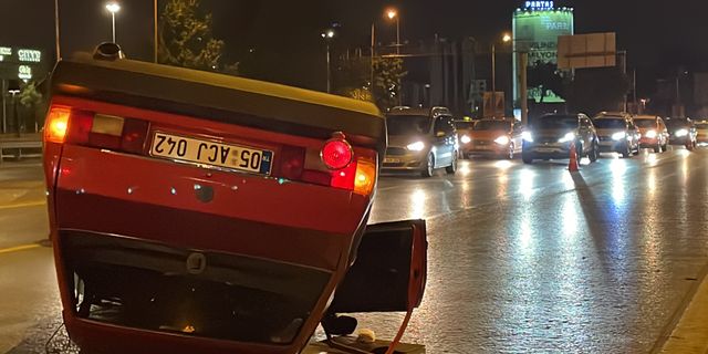 Ataşehir'de araç takla attı, şoförü kaçtı!