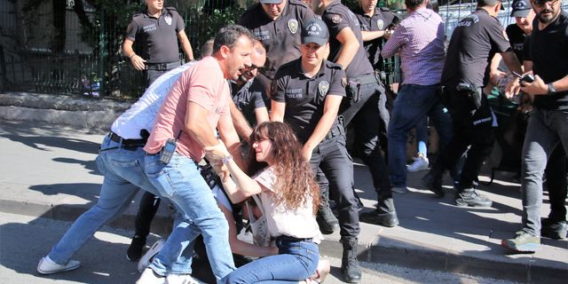 Ankara’daki LGBT yürüyüşüne polis müdahalesi