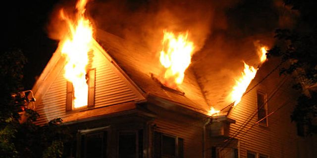 ABD'de ev yangını: 3'ü çocuk 10 ölü