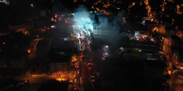 İstanbul'un göbeğindeki yangın güçlükle söndürüldü