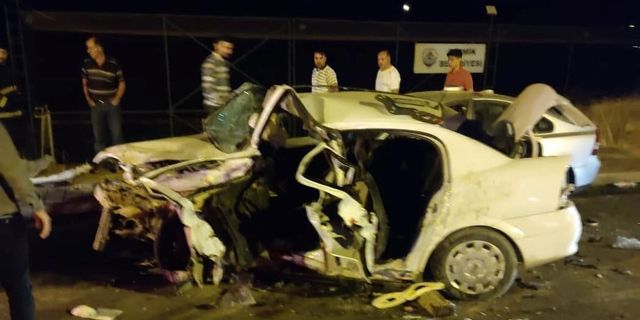 Diyarbakır'da feci kaza: 3 ölü, 8 yaralı