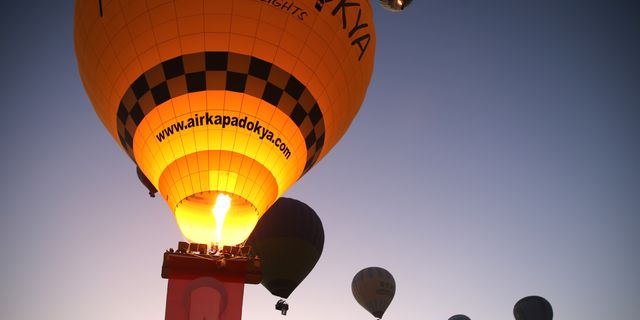Balonlar Türk bayrakları ve Atatürk posterleriyle uçtu