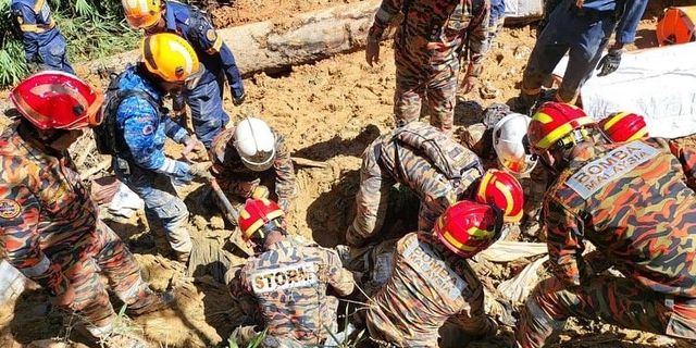 Malezya'da toprak kayması: 16 ölü, 17 kişi kayıp