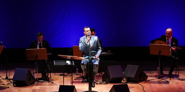 Cem Adrian İş Sanat’ta sahne aldı