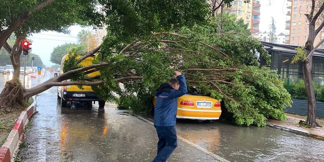 ANTALYA'DA SEL, FIRTINA, FELAKET