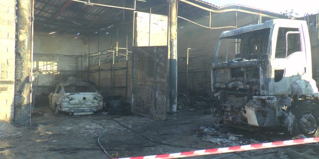 Belediye garajında patlama: Makam aracı yandı!