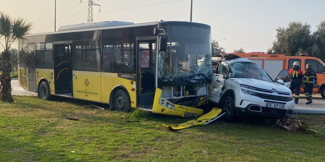 Halk otobüsü ile otomobil çarpıştı: 1 ölü, 4 yaralı