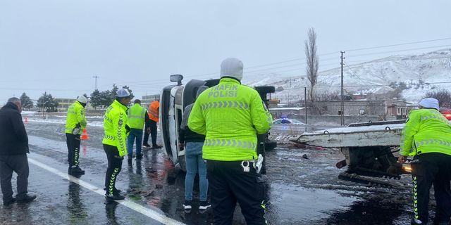Tarım işçilerini taşıyan minibüsler devrildi!