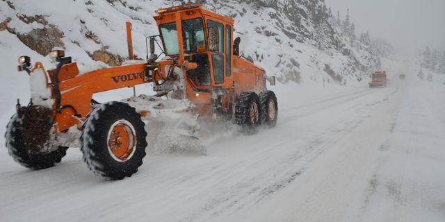 Antalya-Konya yolunda kar kalınlığı 20 santimetre