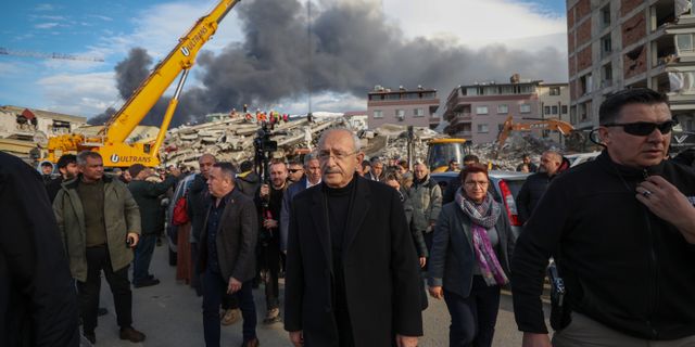Kılıçdaroğlu depremden etkilenen İskenderun'da