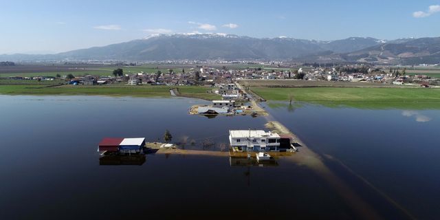 Depremde Karasu Çayı taştı, tarım arazileri su altında kaldı