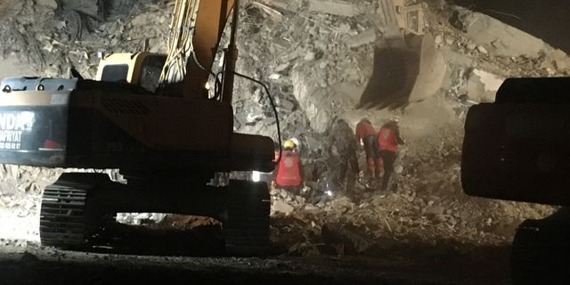 Depremde yıkılan bina için şok soruşturma!