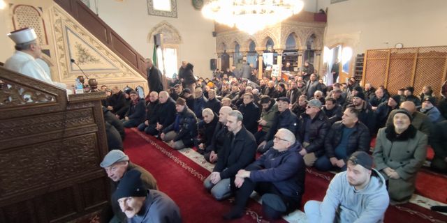 Kosova'da 900 camide depremzedeler için dua okundu!