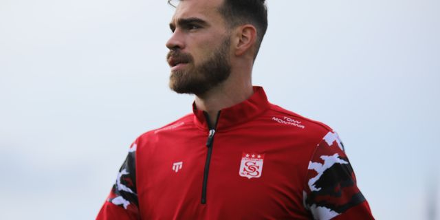 Yunan futbolcu depremzedelere 700 bin TL bağışladı
