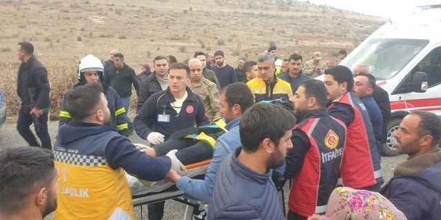 Mardin’de öğrenci servisi devrildi: 14 yaralı