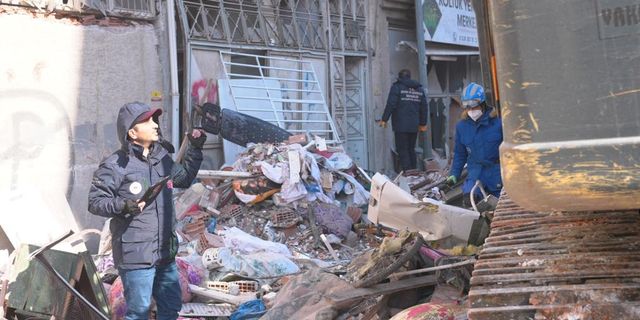 Artçı depremde 2 kişi hayatını kaybetti