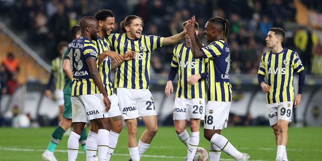 Fenerbahçe Süper Lig'e bol gollü döndü