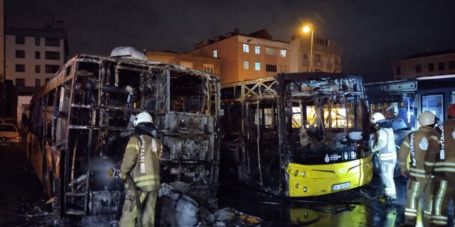 Tuzla’da 3 otobüs yanarak hurdaya döndü!