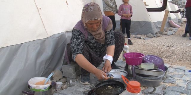 Deprem bölgesinde yükün büyük kısmını kadınlar sırtlıyor