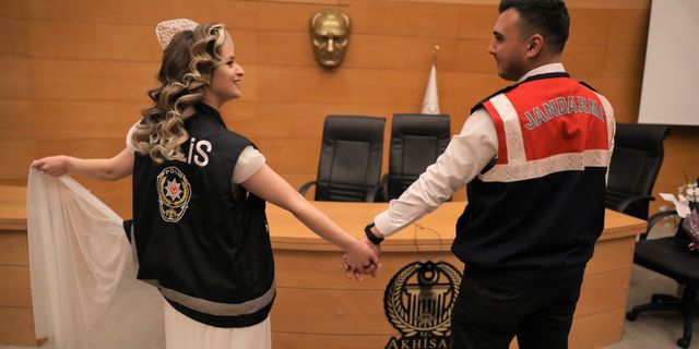 Polis ve Jandarma üniformaları ile dünya evine girdi