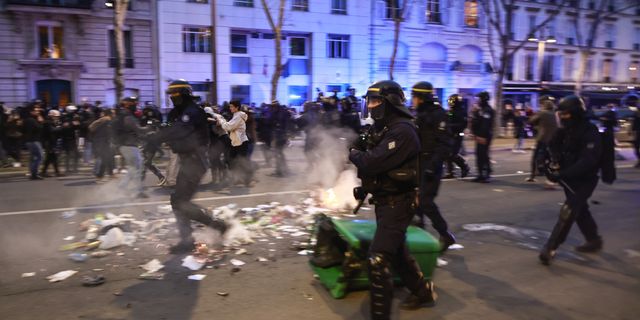 Fransa'daki gösterilerde 243 kişi gözaltına alındı