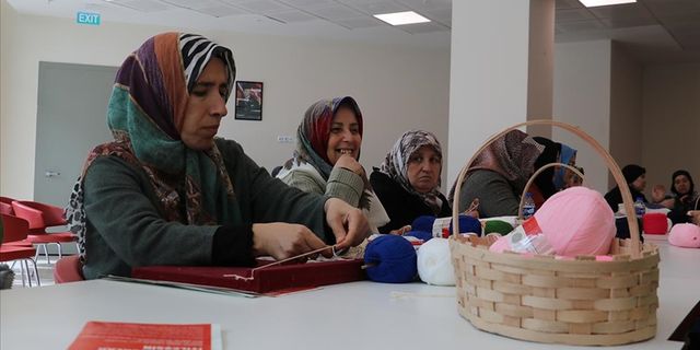 Depremzede kadınlara destek