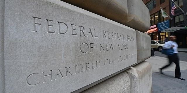 Fed'den "faiz oranları bir süre daha yüksek kalacak" mesajı