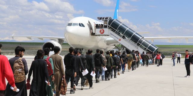 227 düzensiz göçmen Ağrı'da sınır dışı edildi!
