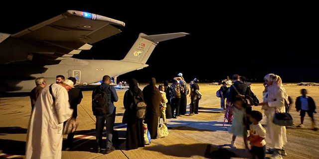Sudan'dan 132 kişi daha Türkiye'ye getirildi