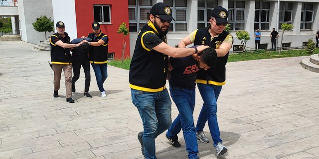 Ömer Çelik’in seçim bürosuna saldıran şahıslar yakalandı