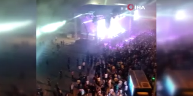 AK Parti konserinde yangın çıktı! Bakan Nebati alandan uzaklaştırıldı