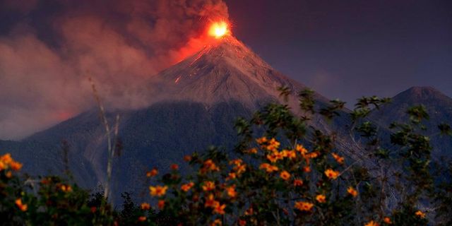 Fuego Yanardağı faaliyete geçti: 1054 kişi tahliye edildi