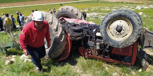 Traktörün altında kalan sürücü hayatını kaybetti