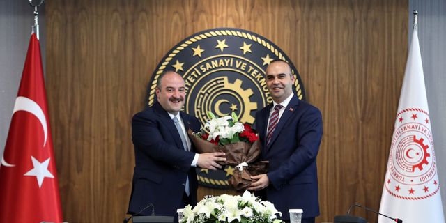 Sanayi ve Teknoloji Bakanlığında devir teslim töreni