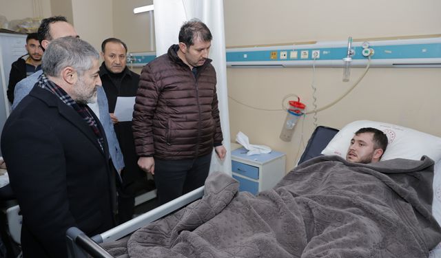Bakan Nebati, Şanlıurfa'da depremzedeleri hastanede ziyaret etti