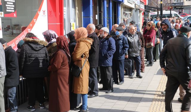 Sivas’ta ucuz et kuyruğu!