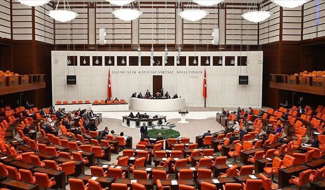 En düşük emekli maaşına zam düzenlemesi komisyondan geçti