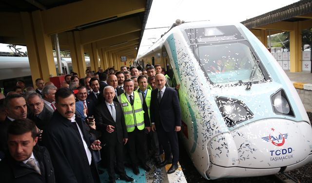 İlk Milli Elektrikli Tren Seti TCDD'ye teslim edildi!