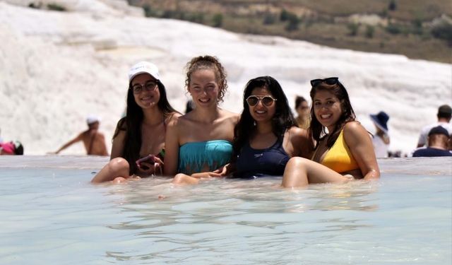 Bayramda Pamukkale tıklım tıklım!