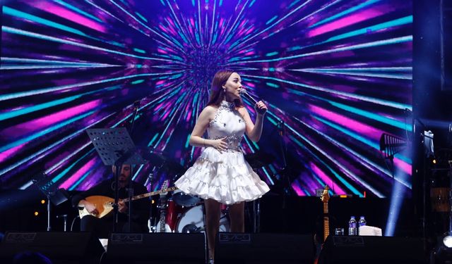 Gençlik Festivali Nigar Muharrem ve Semicek ile final yaptı