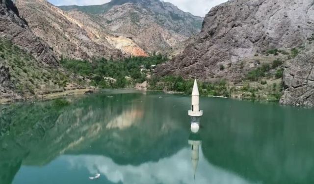 Barajda su yükseldi köy su altında kaldı!