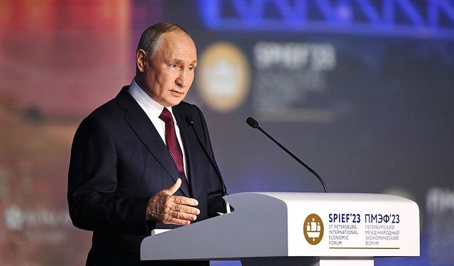 Putin: Yahudi dostlarım Zelenskiy'den utanıyor