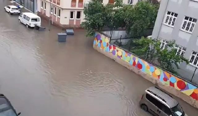 Sağanak yağış Bursa'yı felç etti