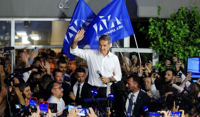 Yunanistan’da seçimin galibi Miçotakis oldu!