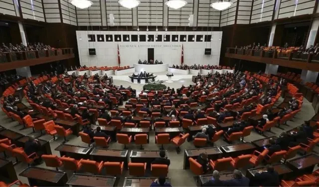 Milletvekili olan eski bakanlar yemin ediyor!